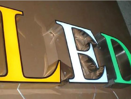 云阳介绍LED招牌的基础知识。